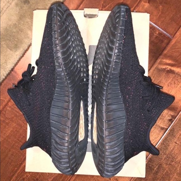 Yeezy Boost 350 V2 ‘Red’ - Picture 2 of 7